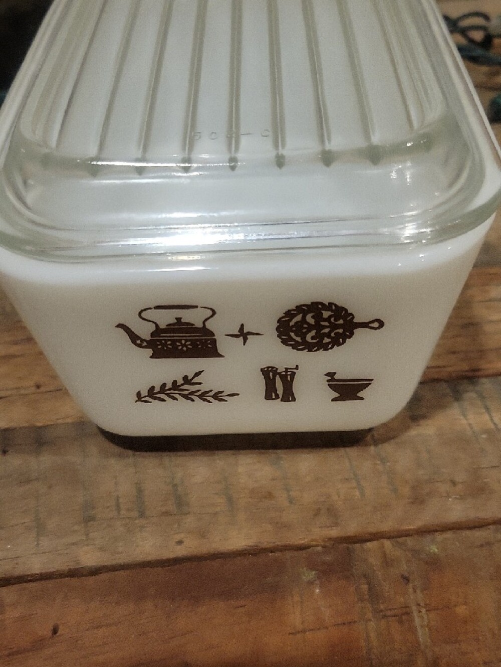 Vintage #0502 Pyrex Early American Refrigerator Dish with Brown Kitchen Motif - Picture 3 of 12